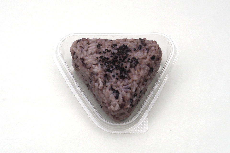 黒米　ごま塩おにぎり