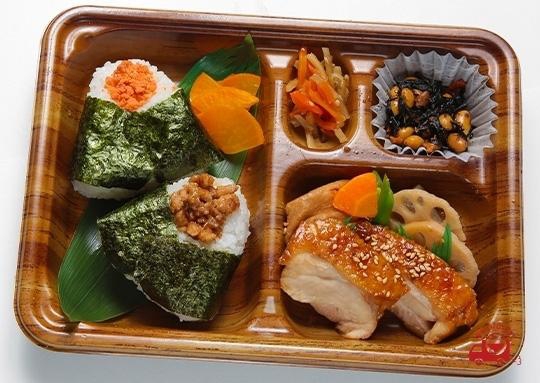 おにぎり弁当